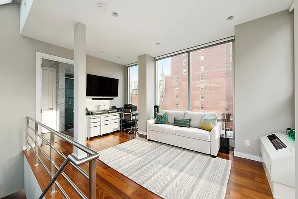 Rented by SERHANT. | media 15