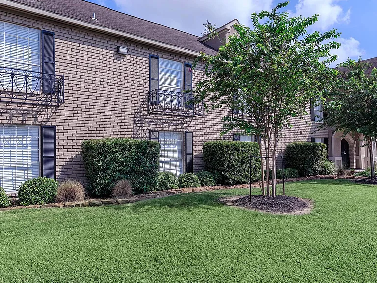 Residence at Garden Oaks — Photo 9