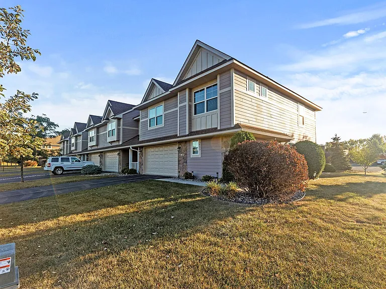 3403 Chestnut Ln — Photo 3