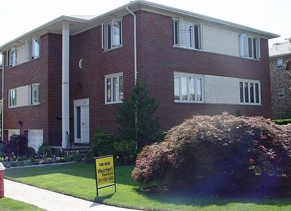 6 RMS ON THE 2ND FLOOR