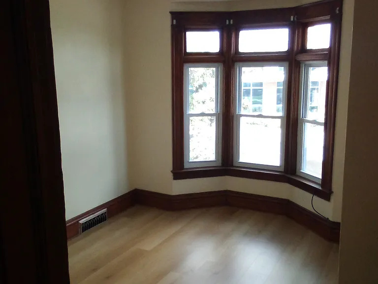 548 10th St #2 — Photo 32