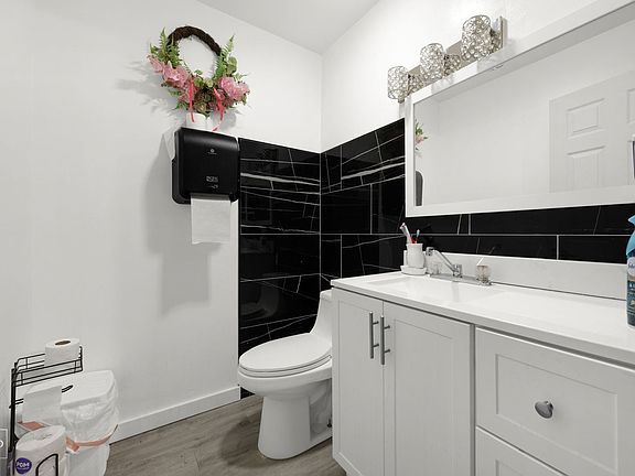4th image of 3432 W 60th Pl