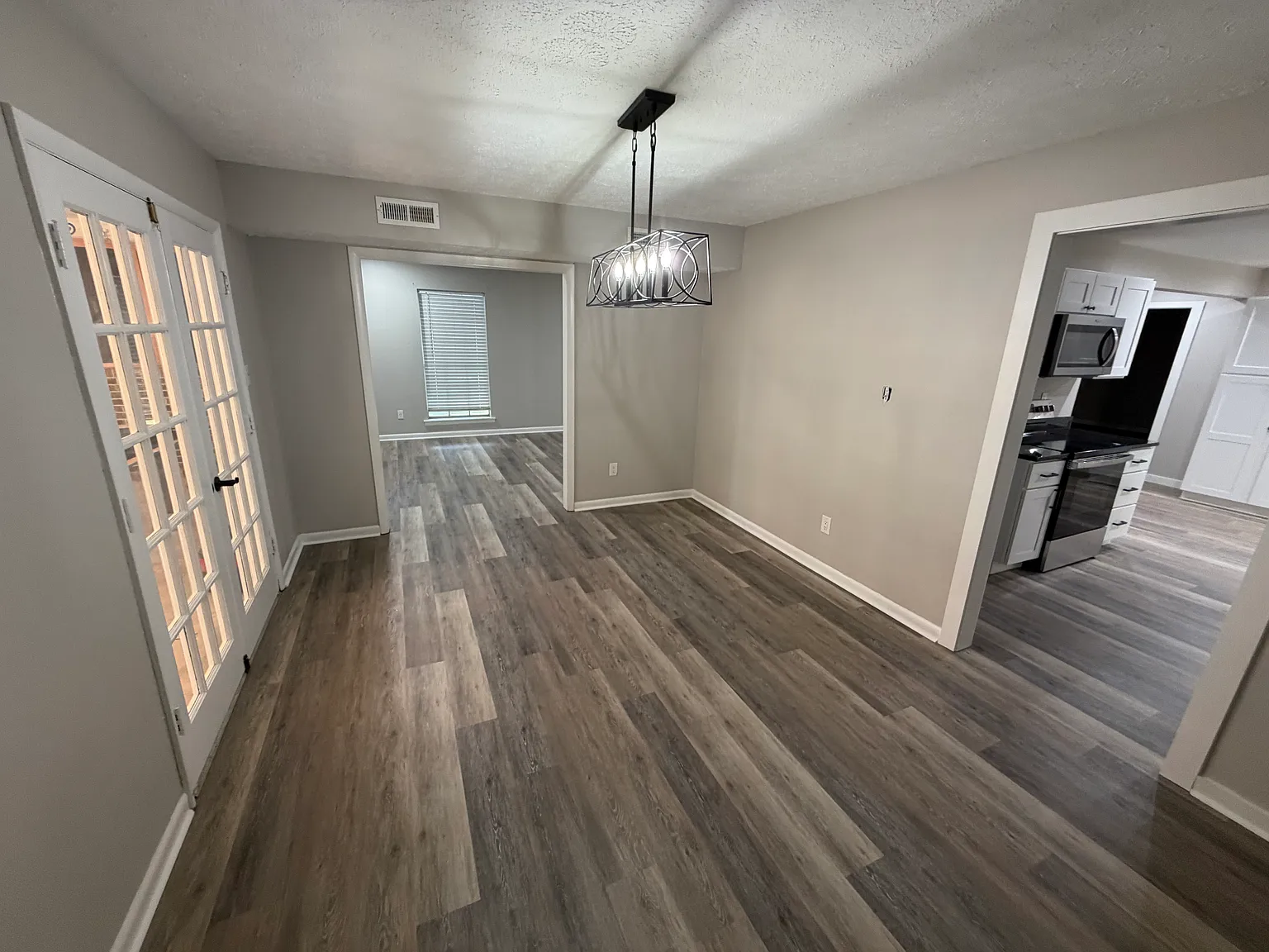 3 bed, 2142 sqft, $1,950 — Photo 3