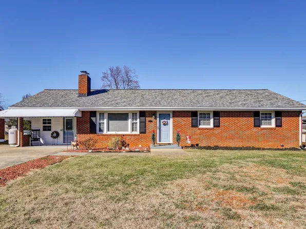 1104 Maiden Ln, Bedford, VA 24523