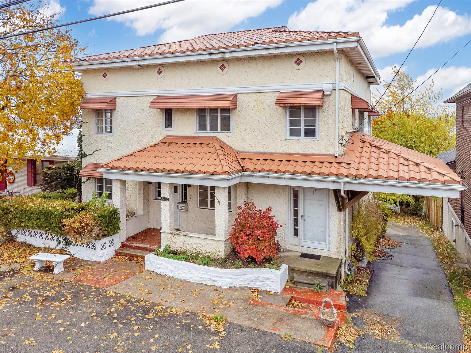 2752 Military St photo 1