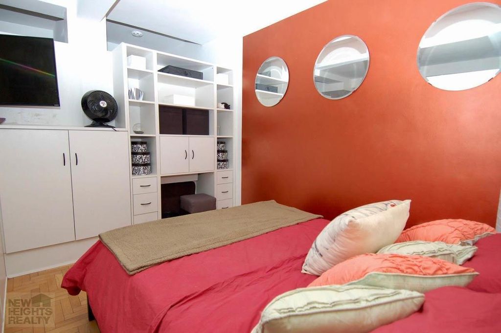 1 Bath Property, New York • 475 Sq Ft