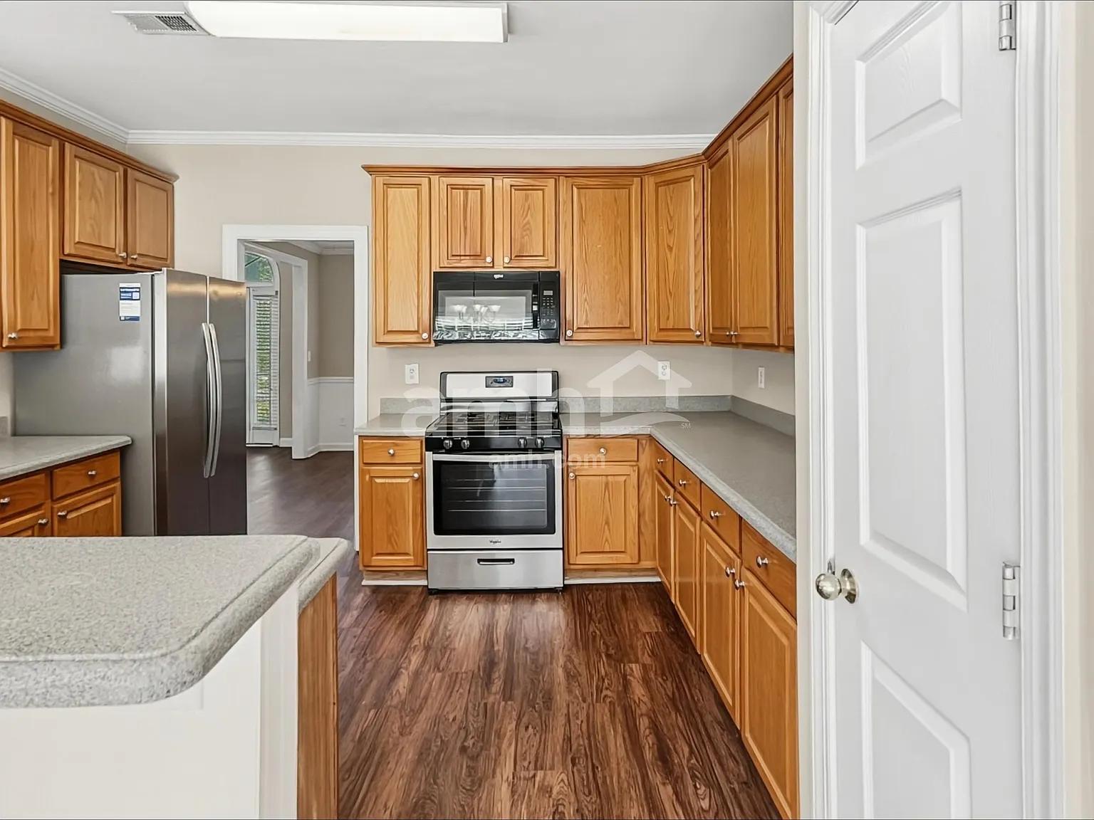 5 bed, 2.5 bath, 2908 sqft, $2,825 — Photo 4