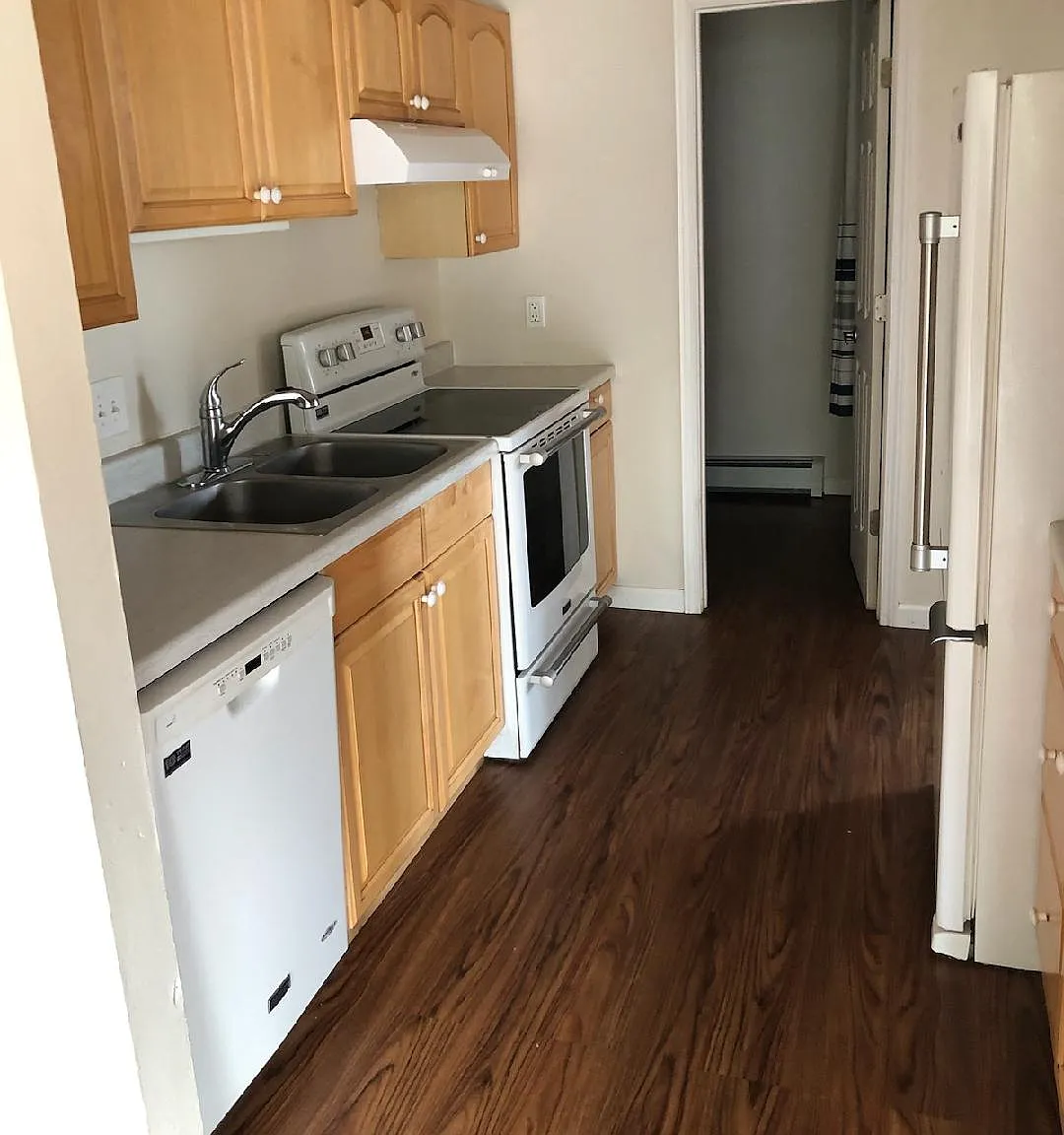 3 bed, 2668 sqft, $2,250 — Photo 2