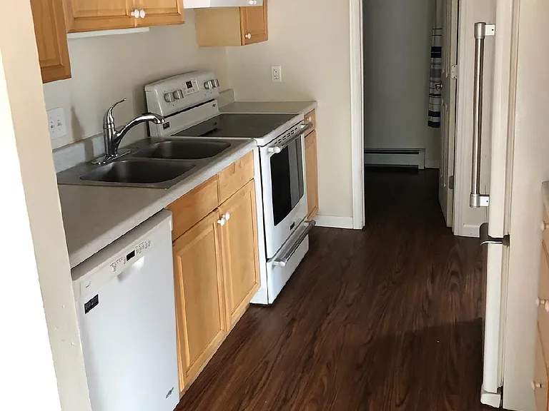2227 W Foothills Dr — Photo 2