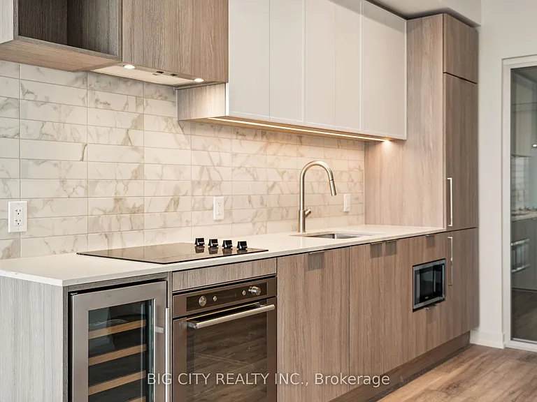 2020 Bathurst St #1202 — Photo 10