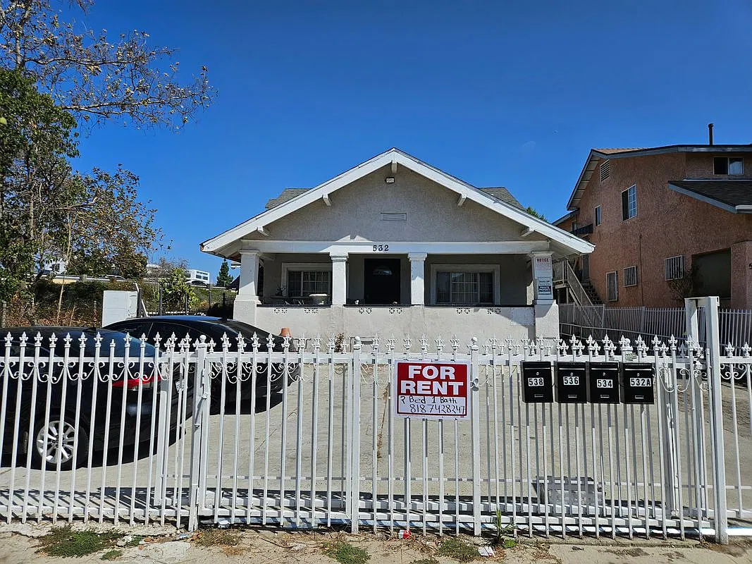 2 bed, 1.0 bath, 750 sqft, $2,500 — Photo 1