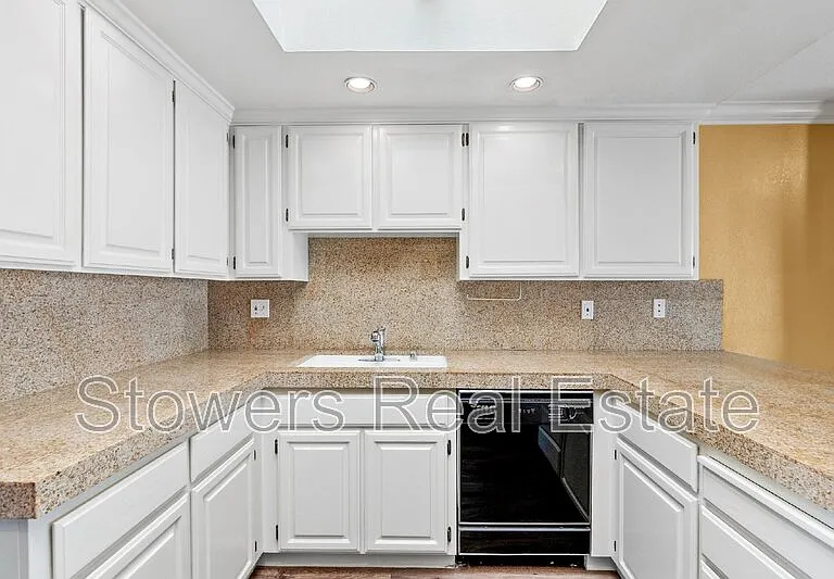 1825 N Forest Hill Pl — Photo 16