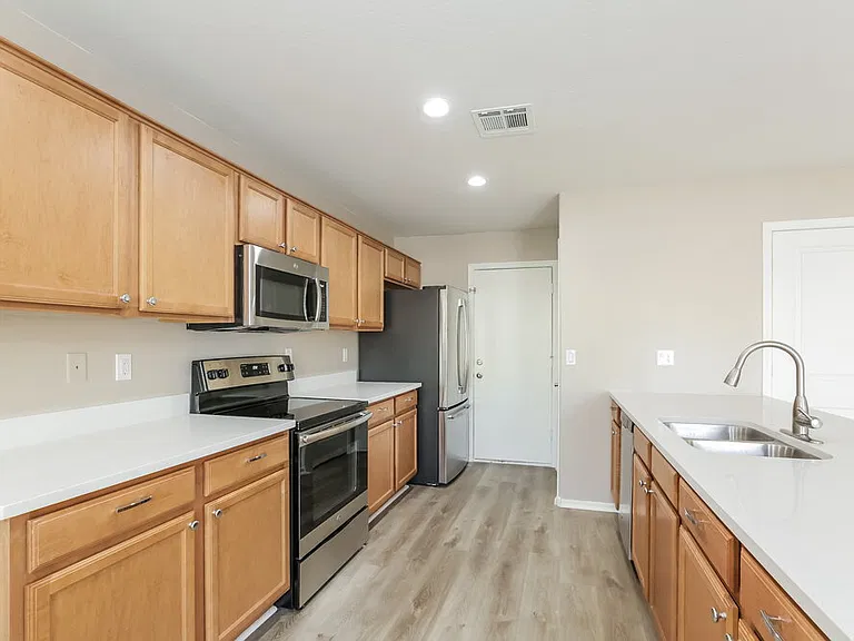 5804 S 10th Dr — Photo 9