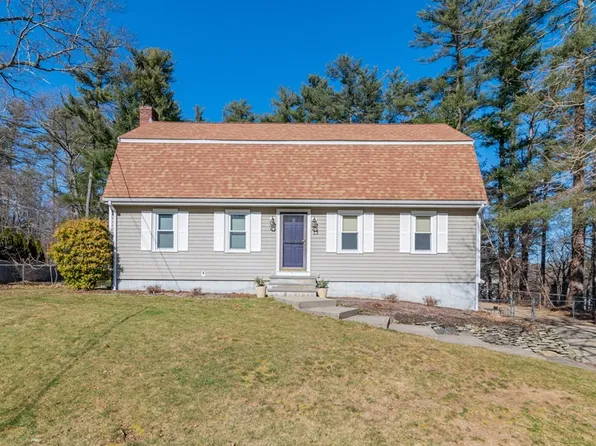 13 Lowell Rd, Pembroke, MA 02359