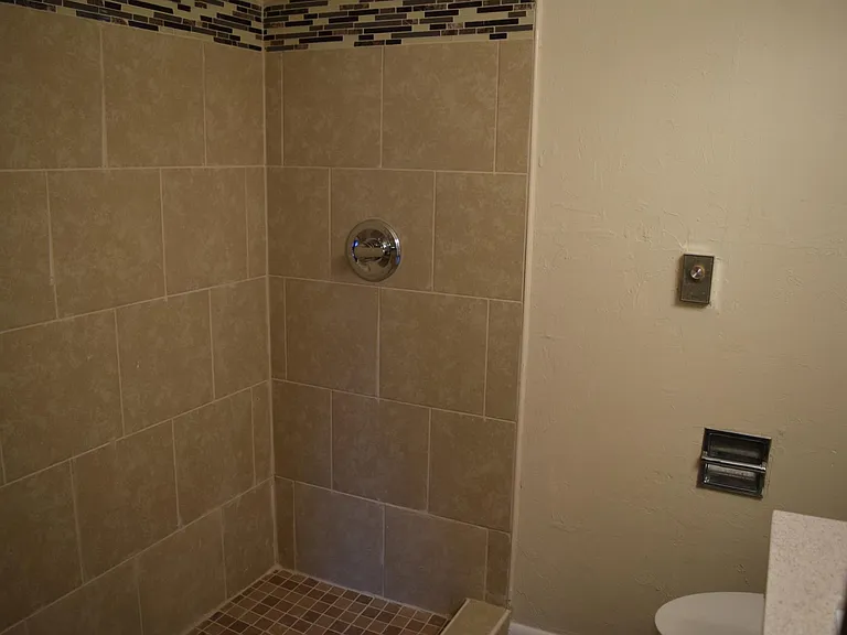 721 W Lakeshore Dr — Photo 16