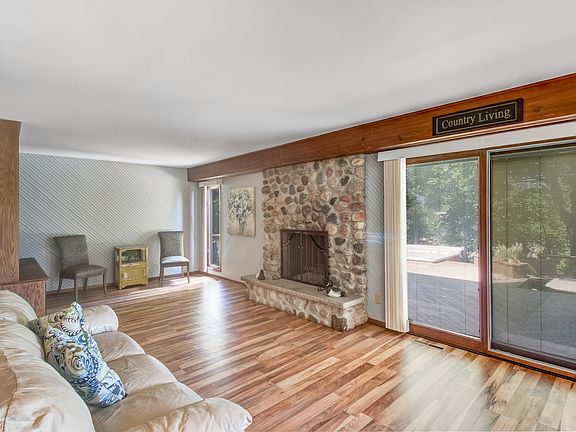 3rd image of 2705 Coventry Ln