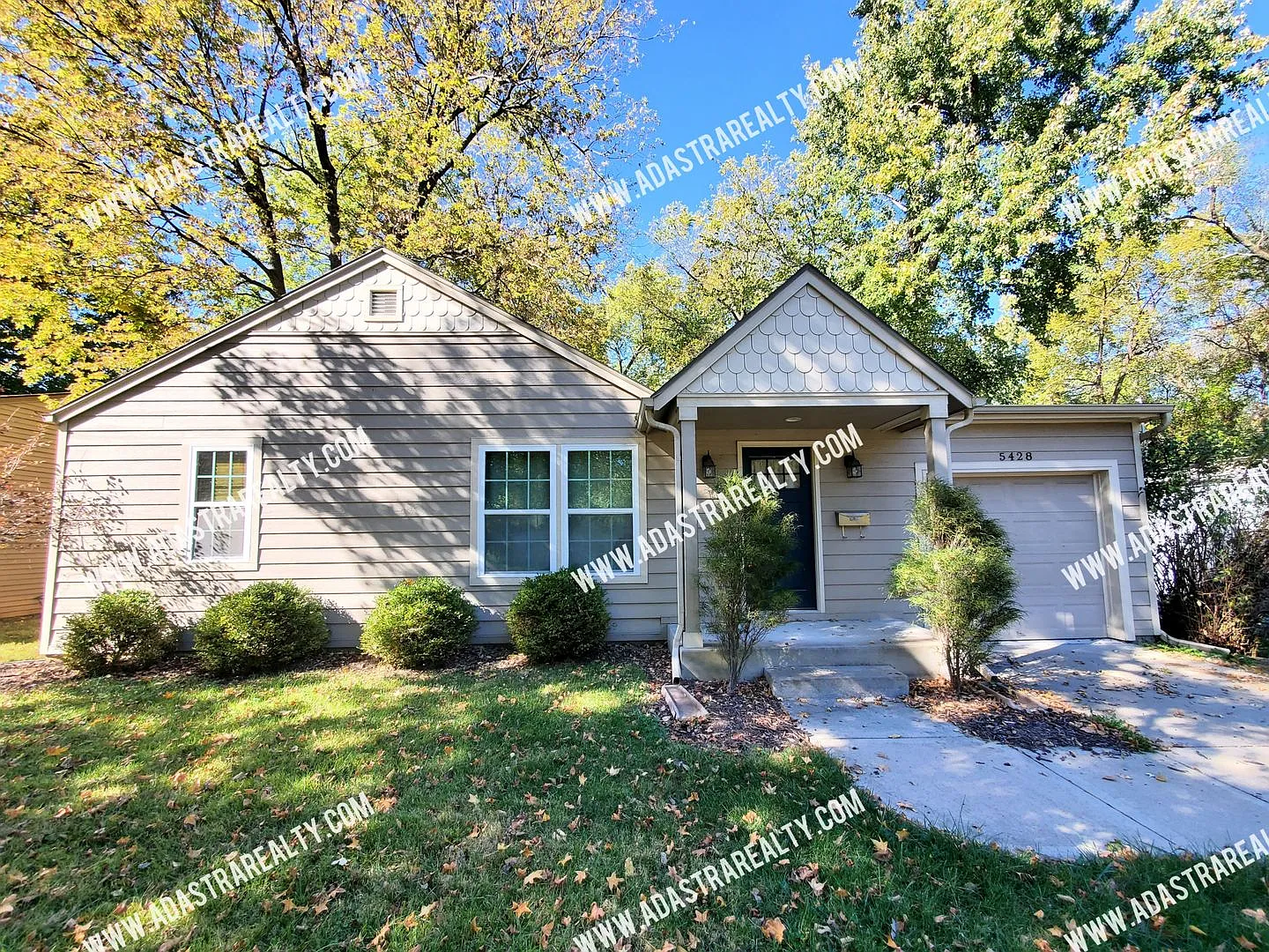 Beautiful Home in Mission, KS-Available NOW — Photo 3