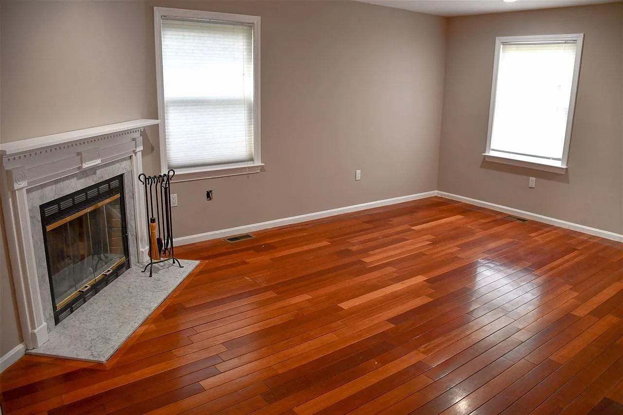 3 bed, 1890 sqft, $3,100 — Photo 2
