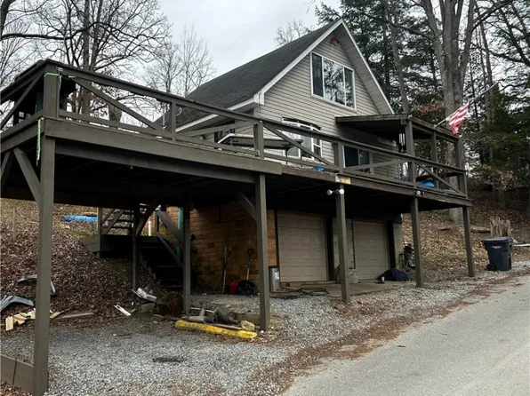 105 Stoughton Bch, Slippery Rock, PA 16057