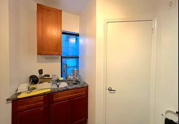 Rented by KNOCKKNOCK LLC | media 15