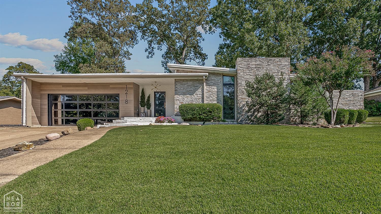 1218 E Country Club Ter