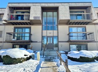 9501 Sunrise Blvd Unit J34, North Royalton, OH 44133