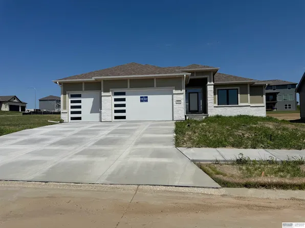 6227 210th St, Elkhorn, NE 68022