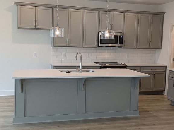 5th image of 5025 Greentree Dr