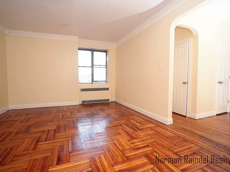 1673 E 18th St #F9 — Photo 4
