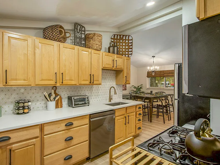 2804 Canterbury Rd — Photo 2