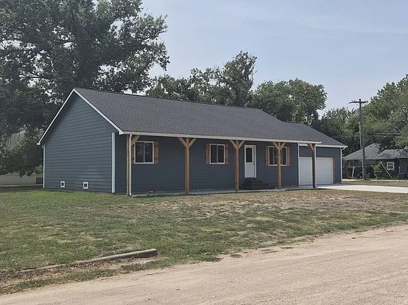 327 E 2nd St, Halstead, KS 67056