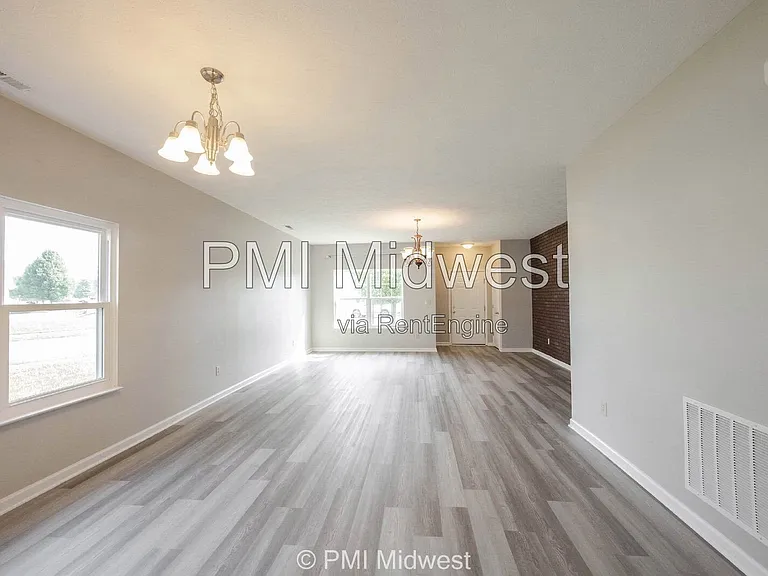 2526 Copper Hill Dr — Photo 6
