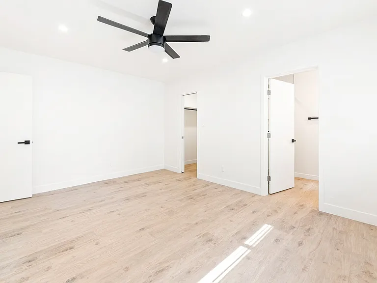 (32) 4901 August Street — Photo 16