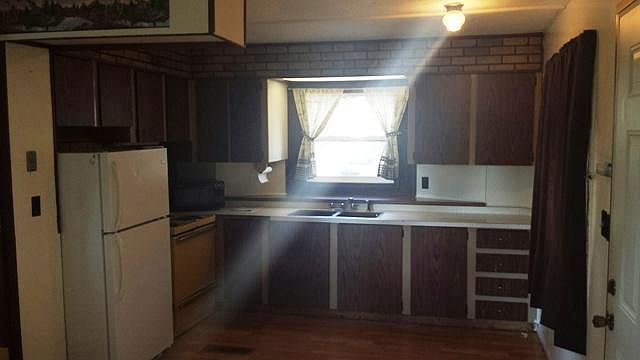 2nd image of 82 Ranchetts Ln