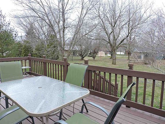 3rd image of 343 Whispering Oaks Dr