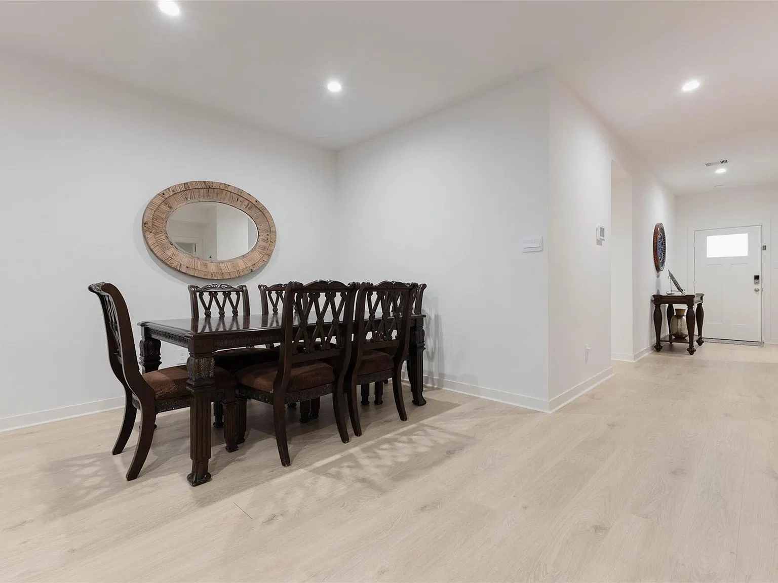 4 bed, 3.0 bath, 2221 sqft, $2,700 — Photo 4