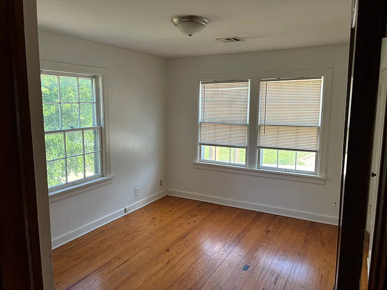 215 W Jasper St — Photo 3