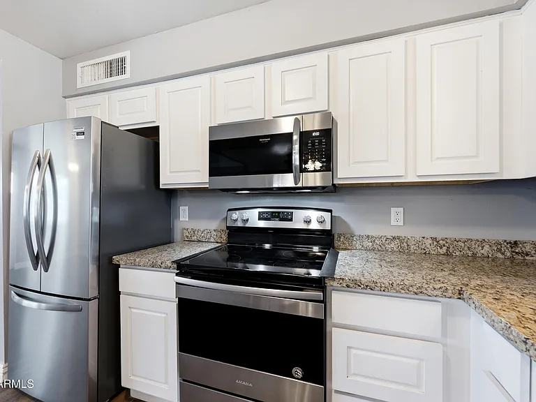 1506 W 2nd St — Photo 10