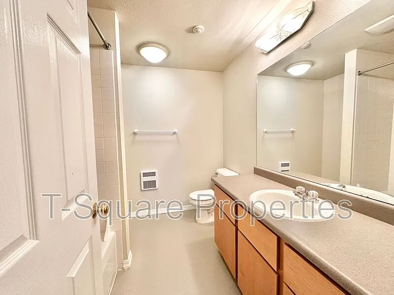 9525 NE 180th St #303 — Photo 14