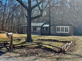 902 Camp Yocum Rd, Galena, MO 65656