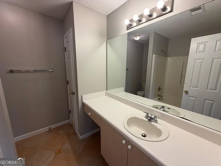 15 Lakeside Cir — Photo 11