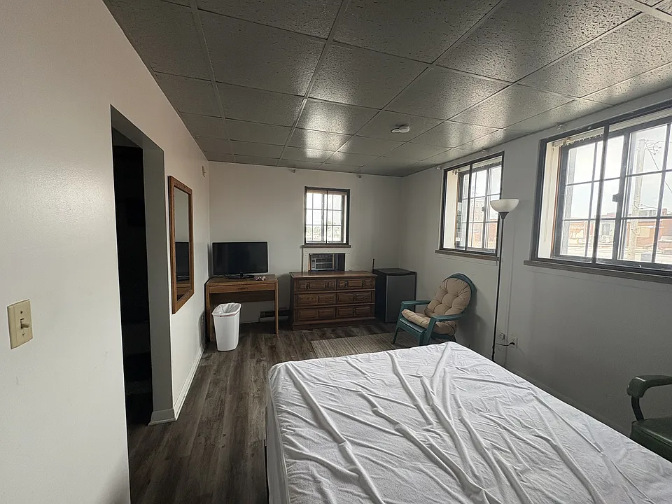 310 Adams St #44