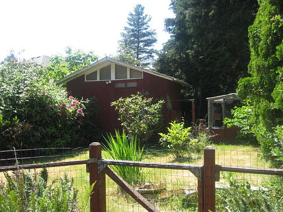 3rd image of 1867 1/2 NE 171st St
