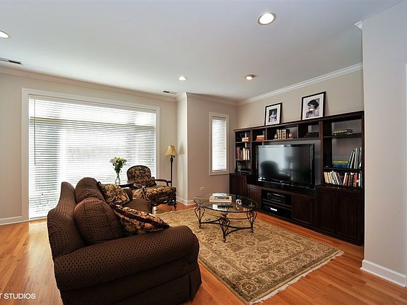 2nd image of 3428 N Ashland Ave APT 2N