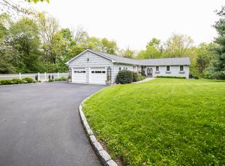 32 High View Ter, New Canaan, CT 06840