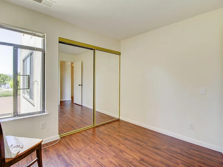 22 Lakeview Ct — Photo 8