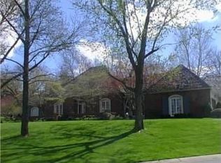 8834 Cherokee Ln, Leawood, KS 66206