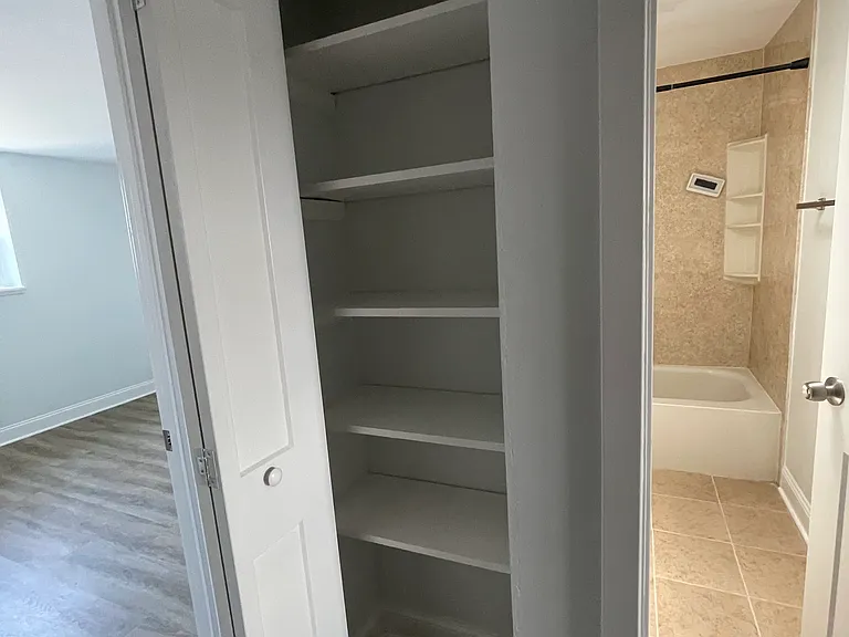 1021 W Oxford St — Photo 10