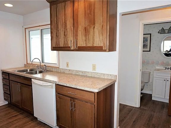2nd image of 664 Woodstock Ave