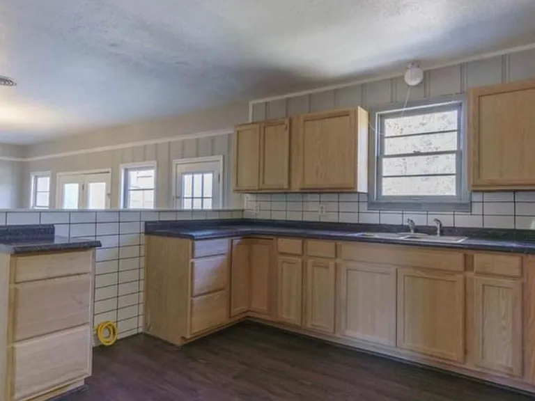 2802 Tryon Rd — Photo 8